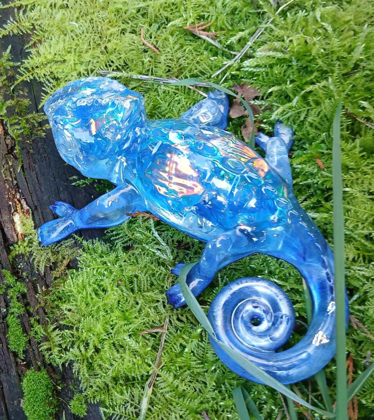 Caméléon bleu irisé