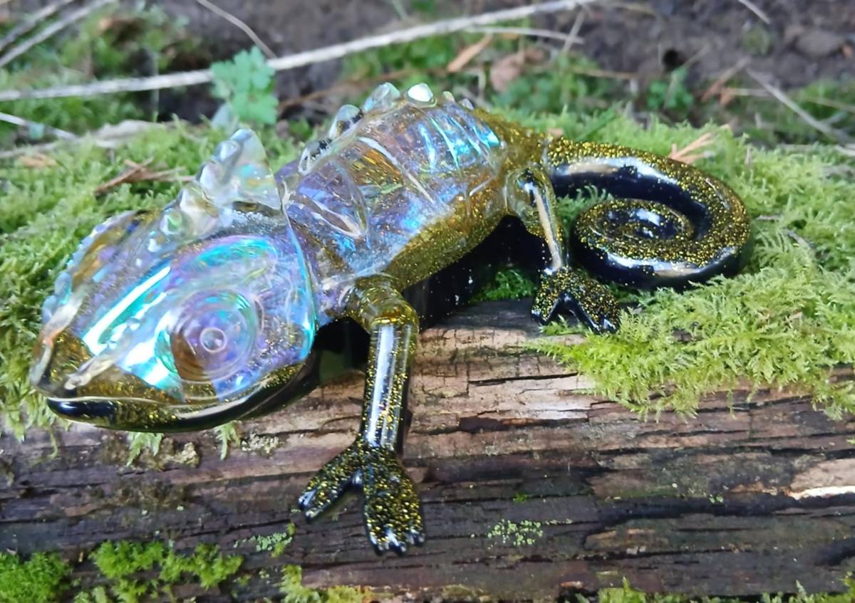 Caméléon prestige noir et or