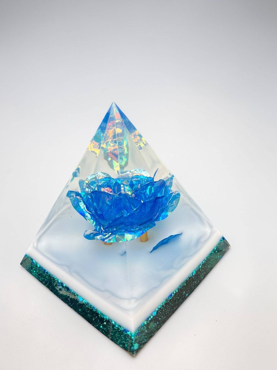 Pyramide rose holographique